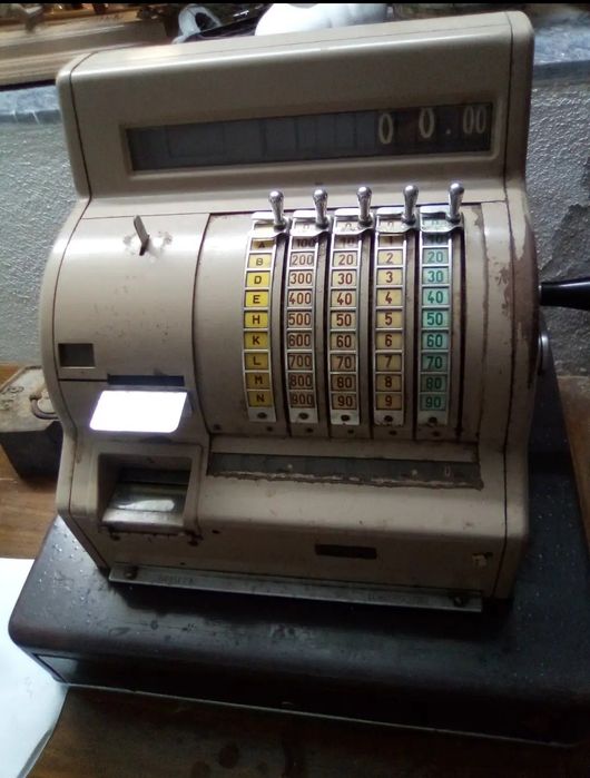 Máquina registadora antiga para coleção