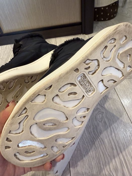 Продам брендові ботінки