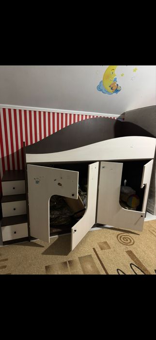 Продам комплект меблів у дитячу кімнату