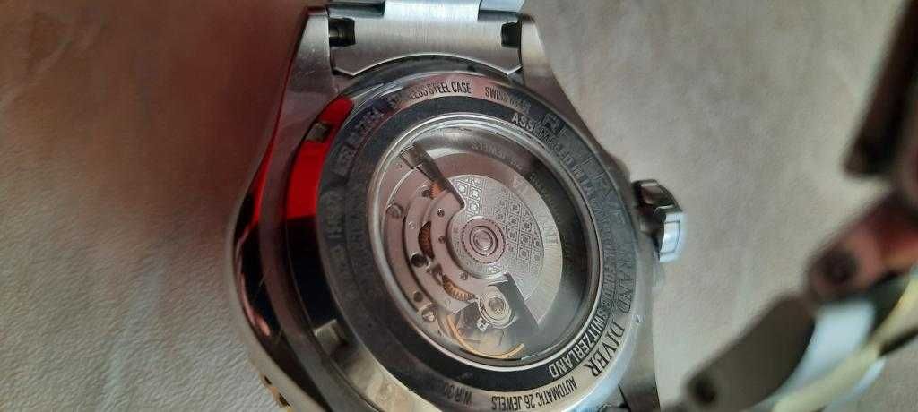 Часы Invicta 22854 с механизмомом SW200 и браслетом. Swiss Made.