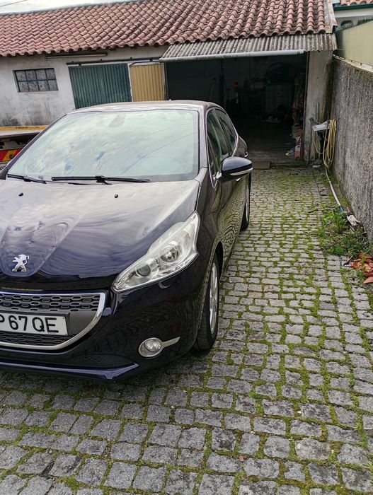 Peugeot 208 em bom estado