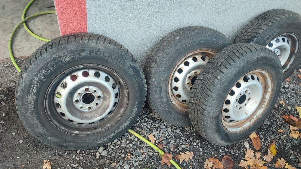 Cztery opony zimowe Barum 155.80.13 zimowe