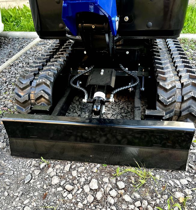 NOWA Minikoparka gąsienicowa 1.8T z silnikiem Kubota D722 – Akcesoria