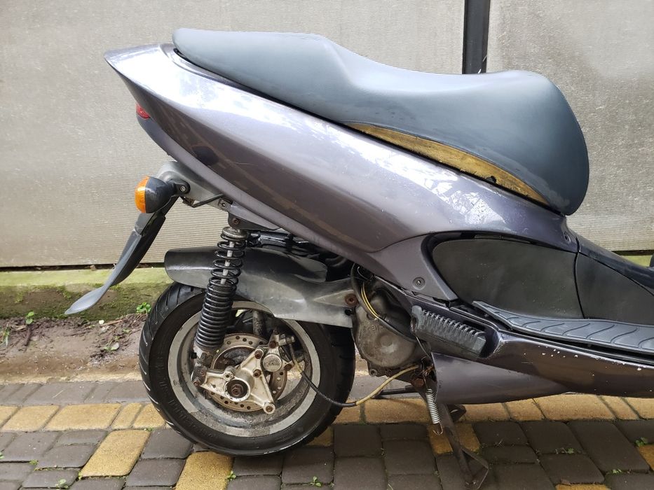 Скутер Aprilia Leonardo 125