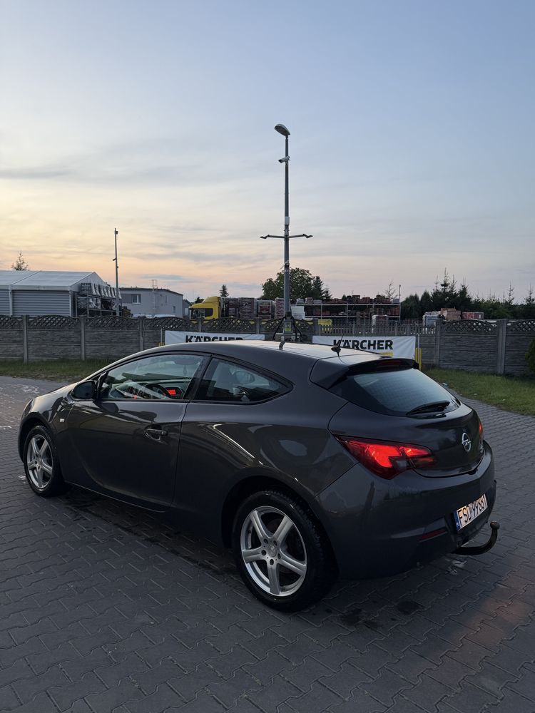 Opel Astra GTC 2013