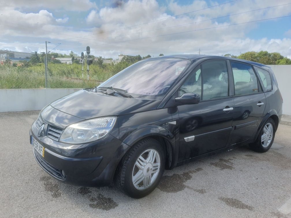 Renault Grand Senic 7 lugares. Distribuição efetuada