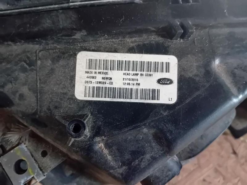 Продам передні оригіналні фари Форд Фюжен 2015 рік
