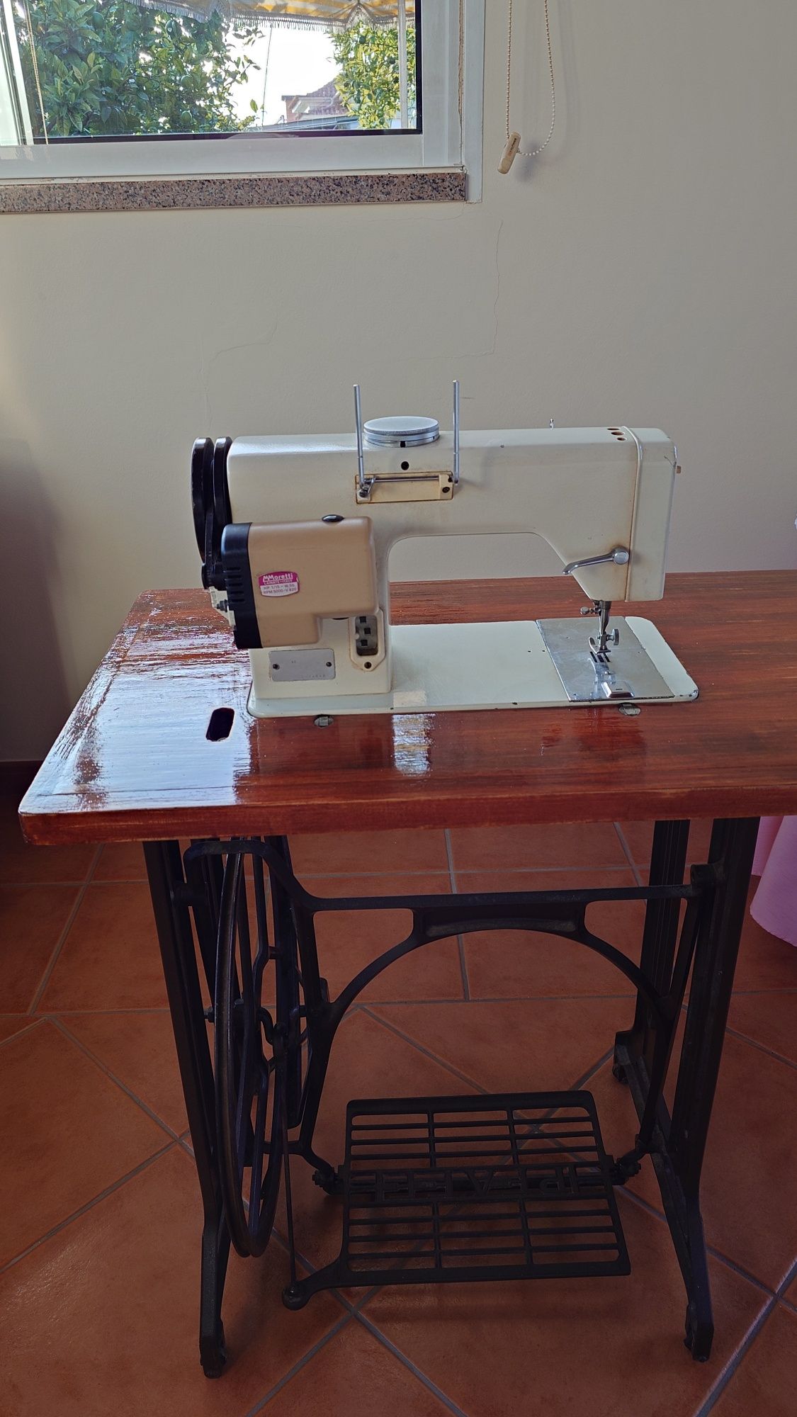 Máquina de Costura Elétrica PFAFF