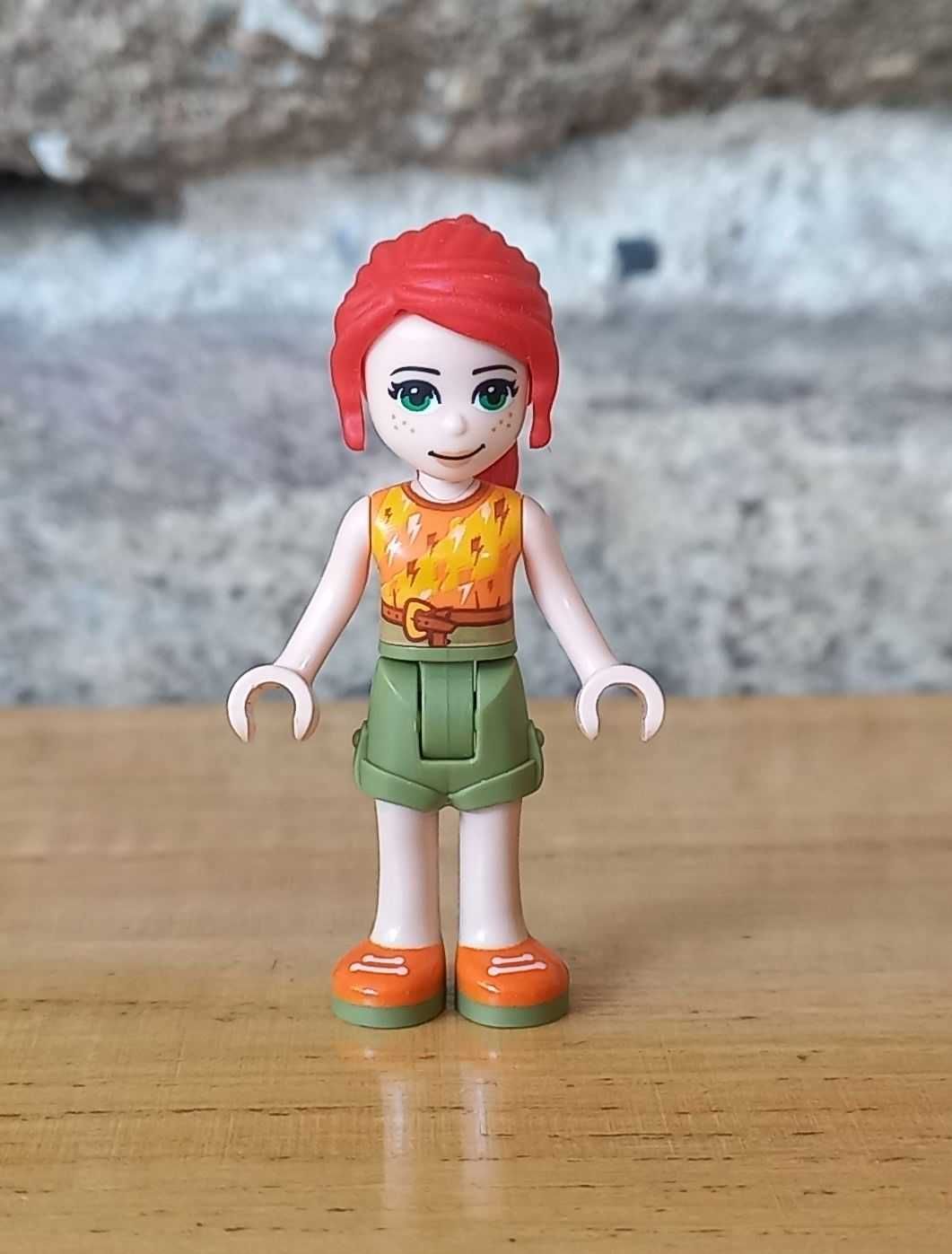 Lego Friends - Minifigurka frnd352 - Mia.