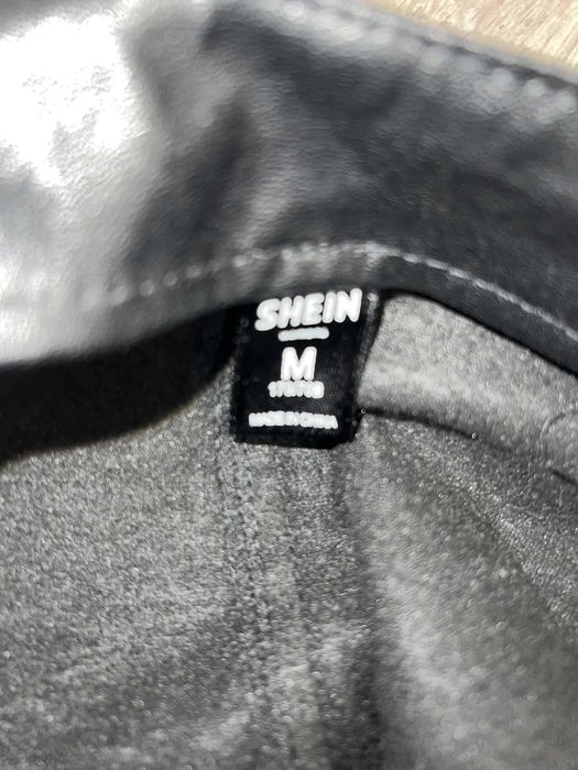 Продам спідницю шкірзамінник.