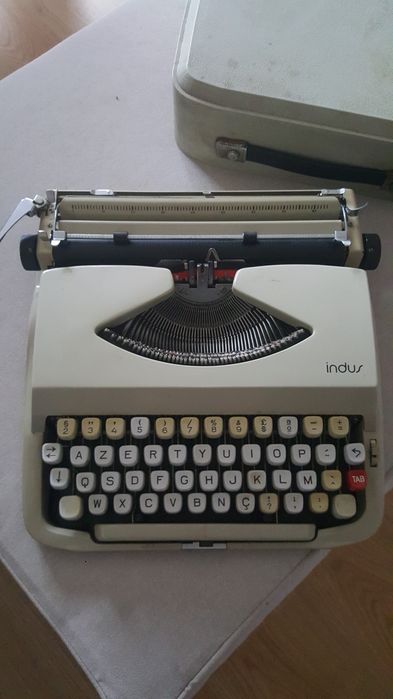 MÁQUINA DE escrever antiga