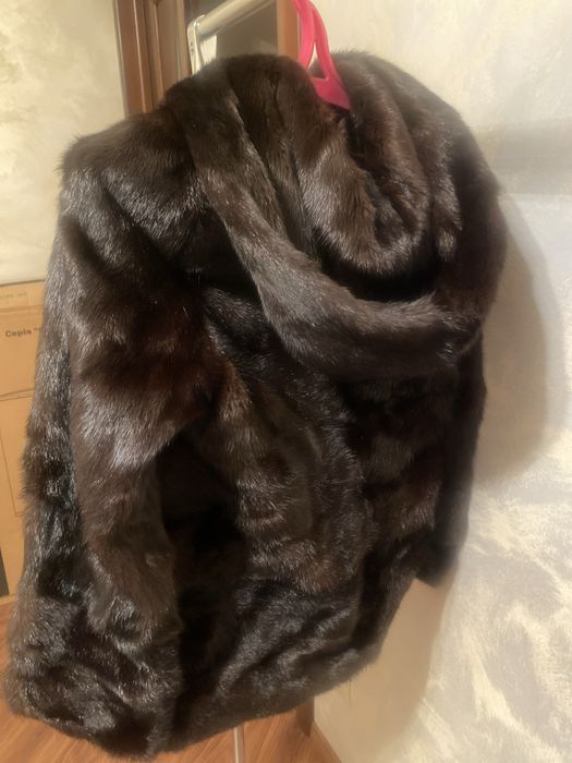 Продам  норкову напівшубу  вживану