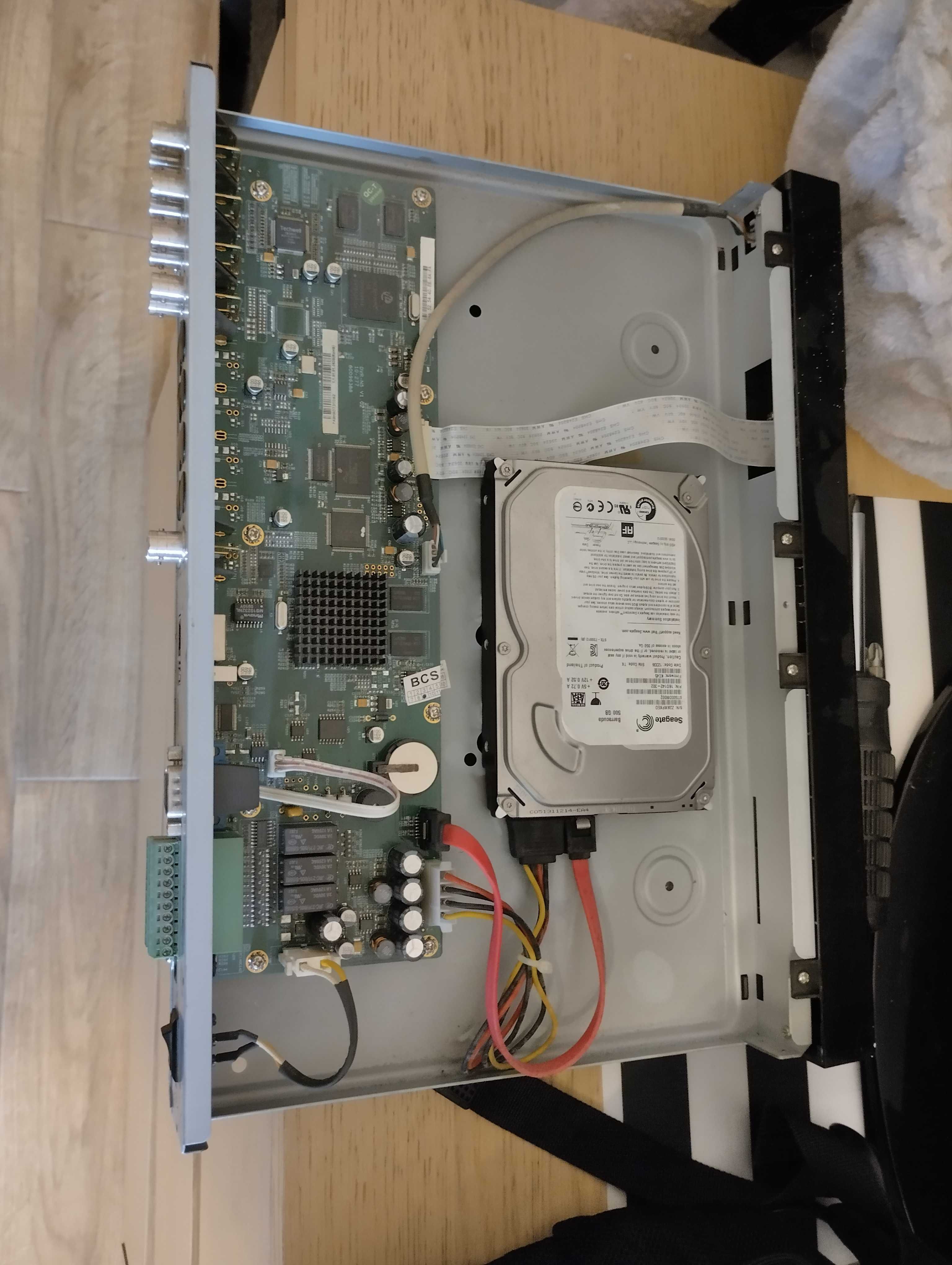BCS-0404LE-A rejestrator cyfrowy DVR 4 kanałowy HDMI +dysk HDD 500Gb