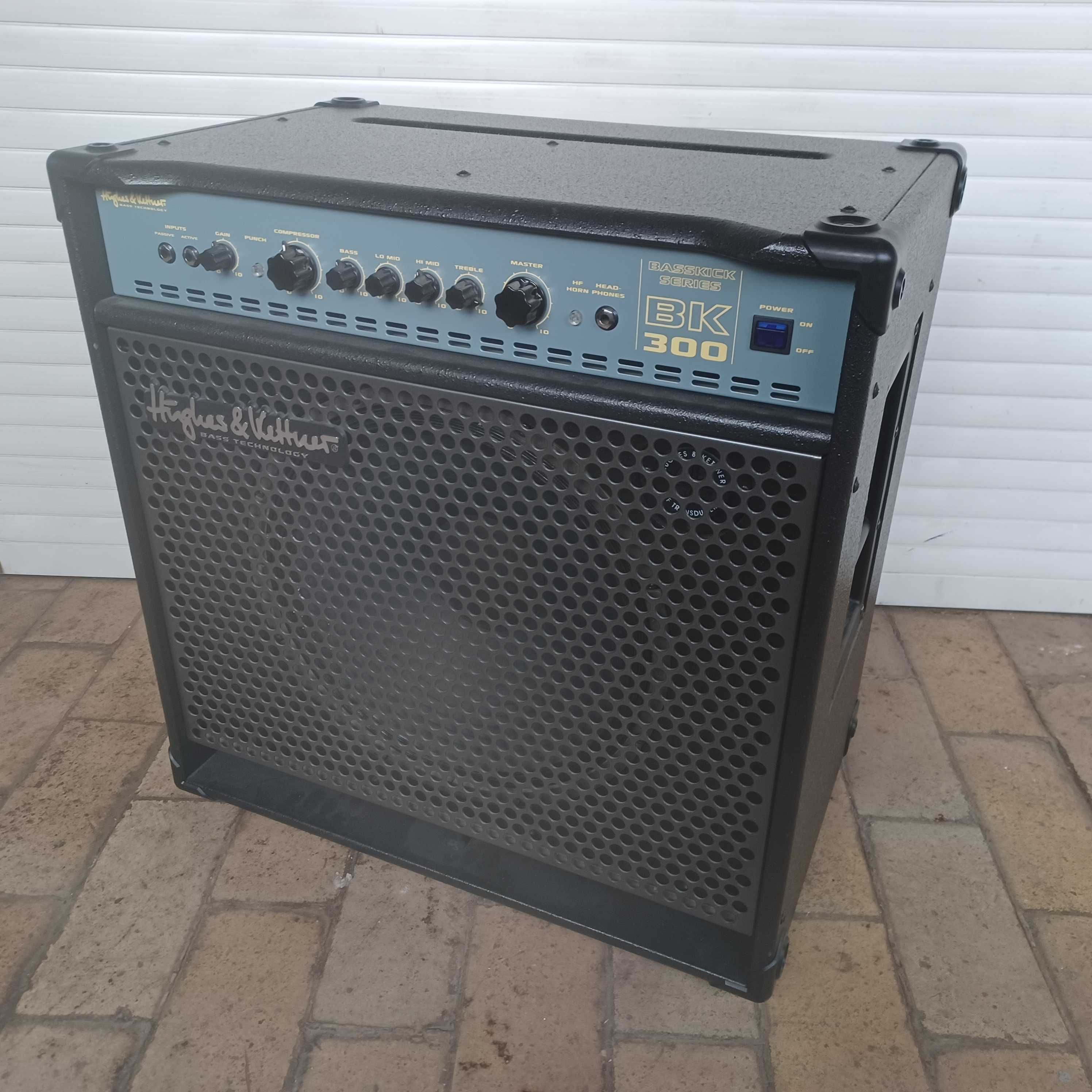 Hughes Kettner Basskick BK 300