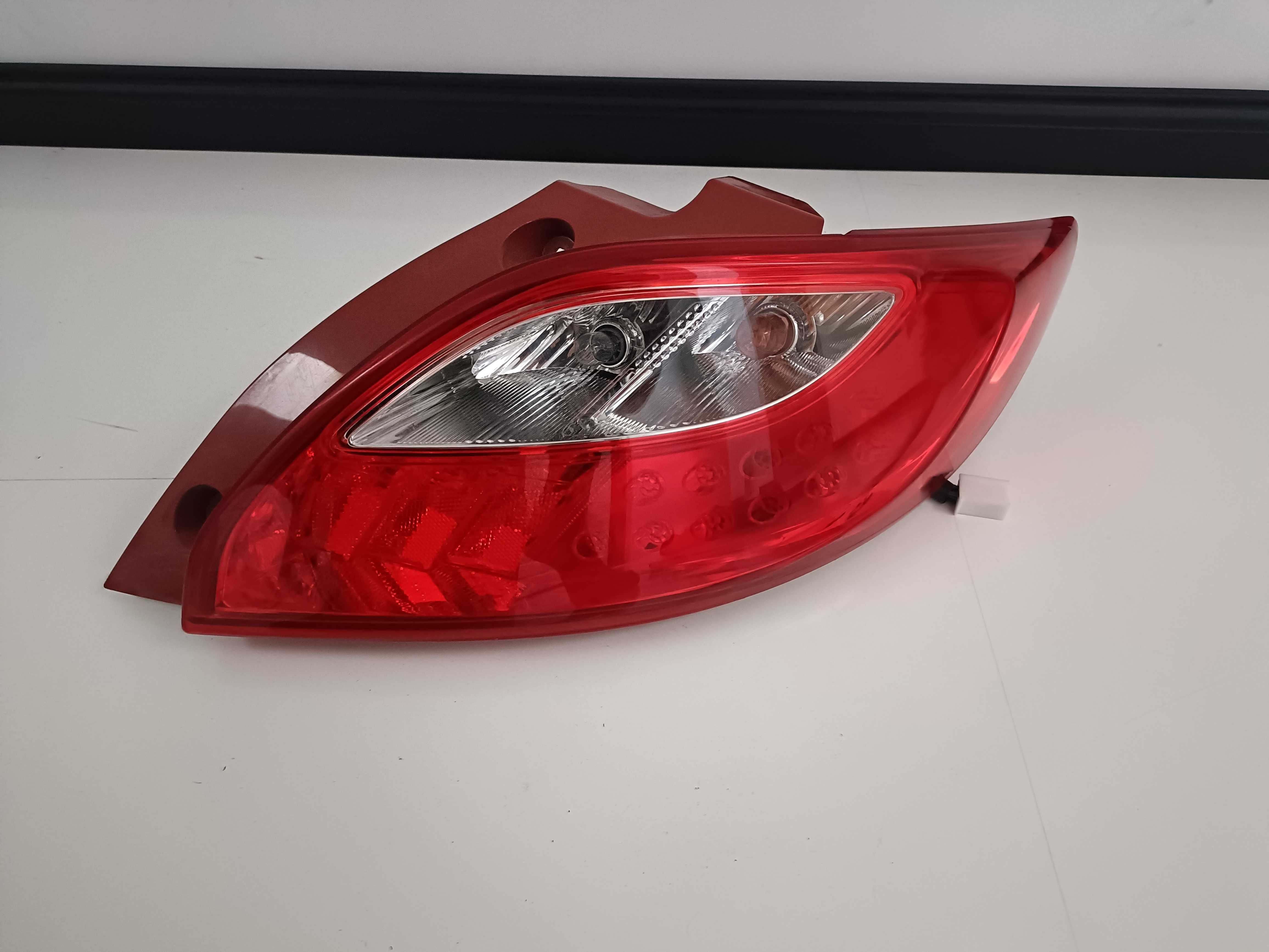 Lampa prawa tylna prawy tył Mazda 2 2008