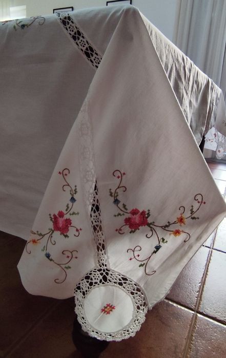 Toalha de mesa com padrão floral