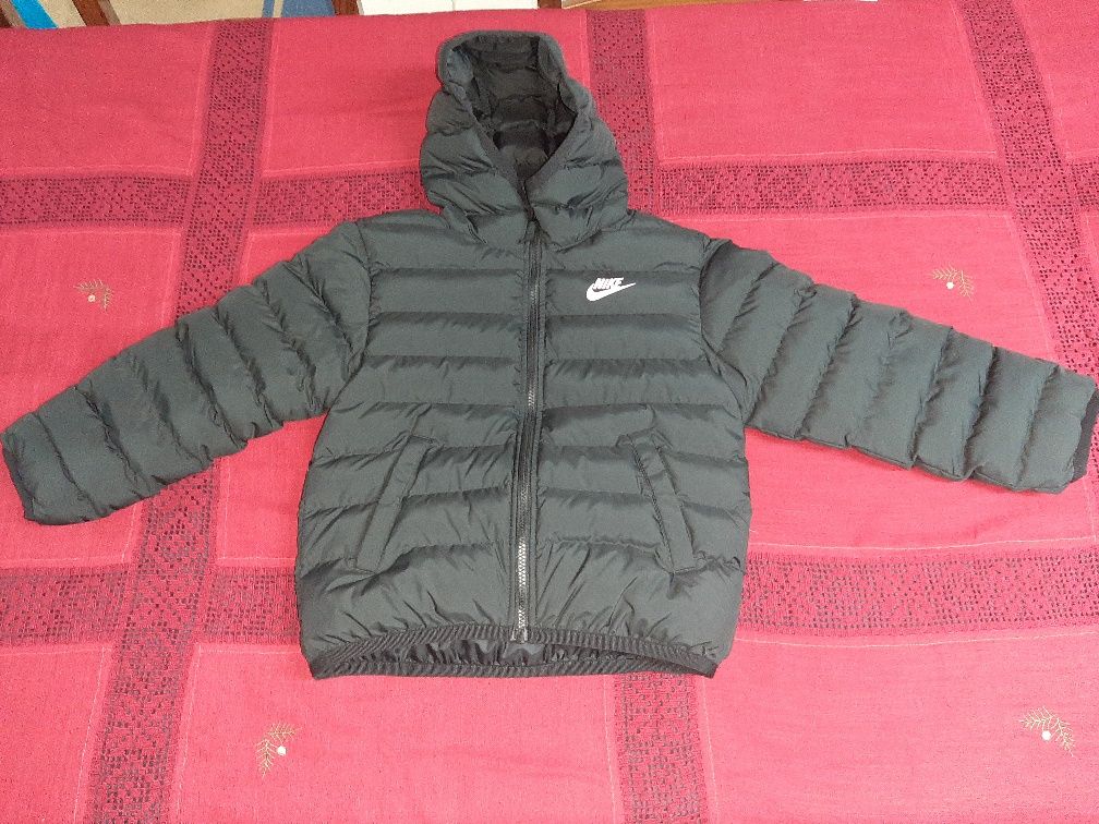 Casaco criança preto da Nike novo S  9/10