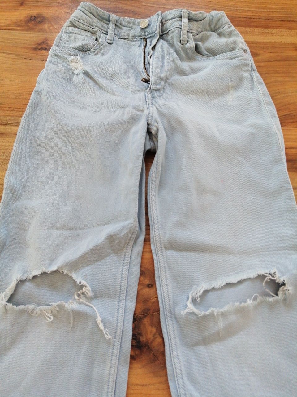 Jeansy H&M 140 spodnie jeansowe Girlfriend fit z dziurami Boyfriend