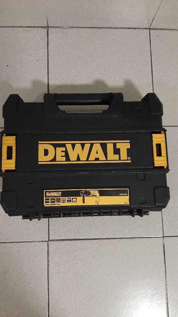 Martelo Combinado Dewalt D25033K