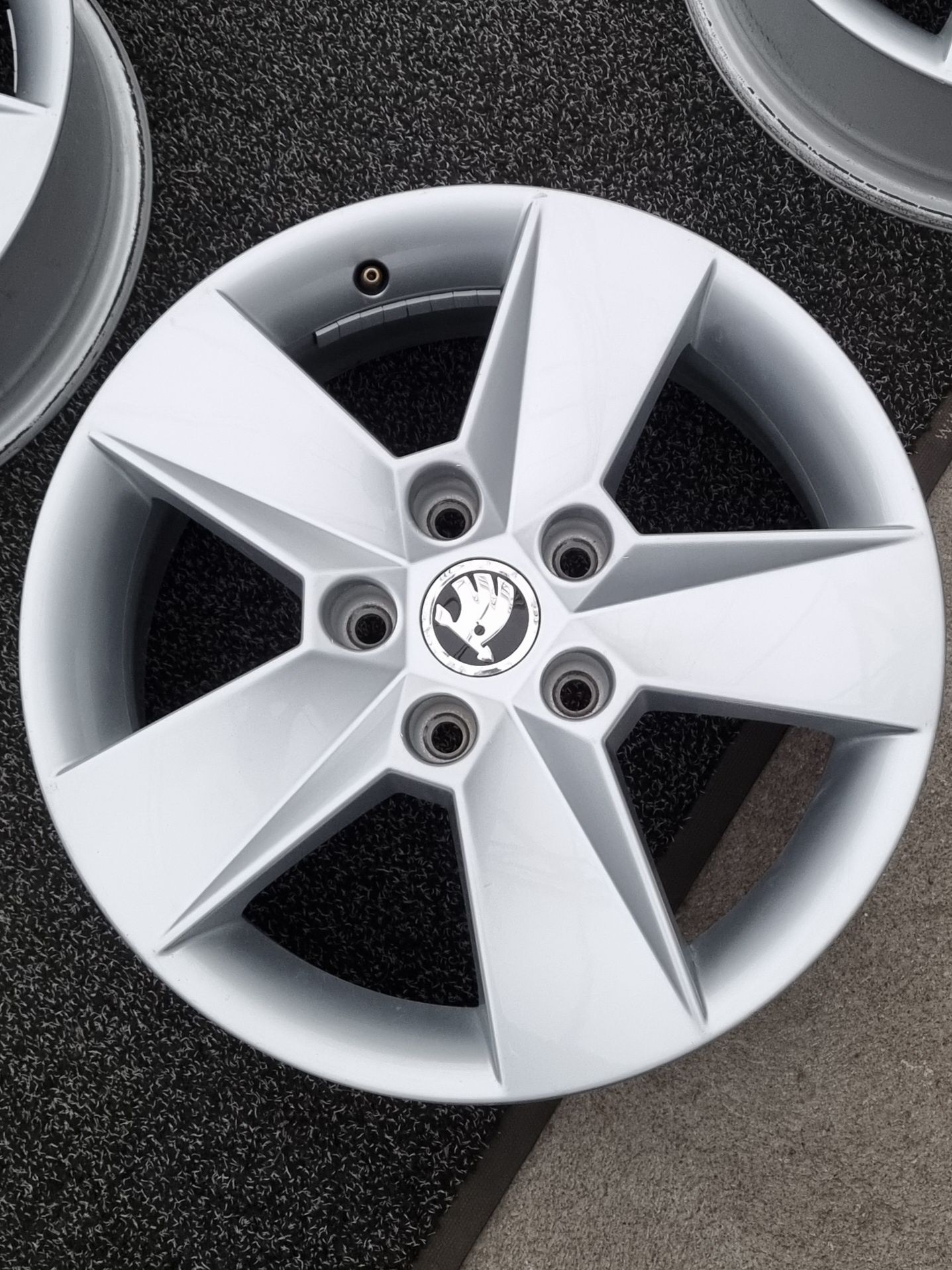 Felgi Alu 16" Skoda Octavia III 3 IV 4 II 2 5x112 SuperStan Oryginalne