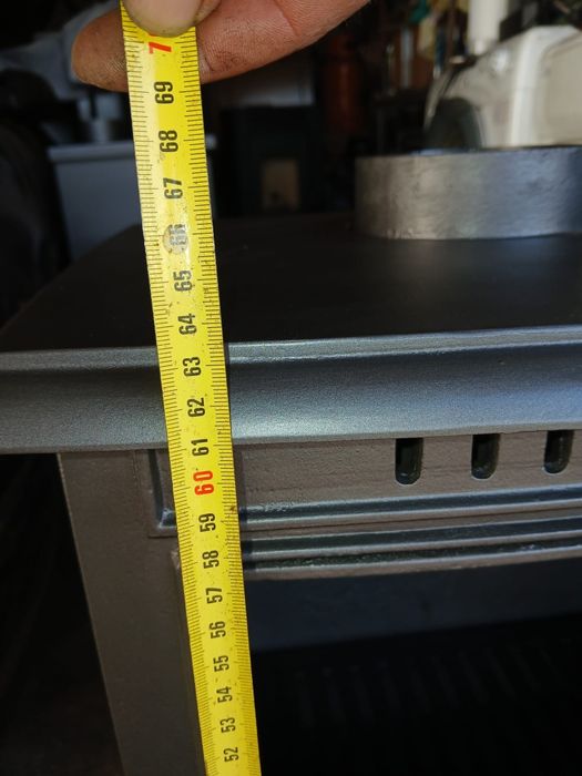 Vendo salamandra a lenha, de ferro fundido. Completamente nova.