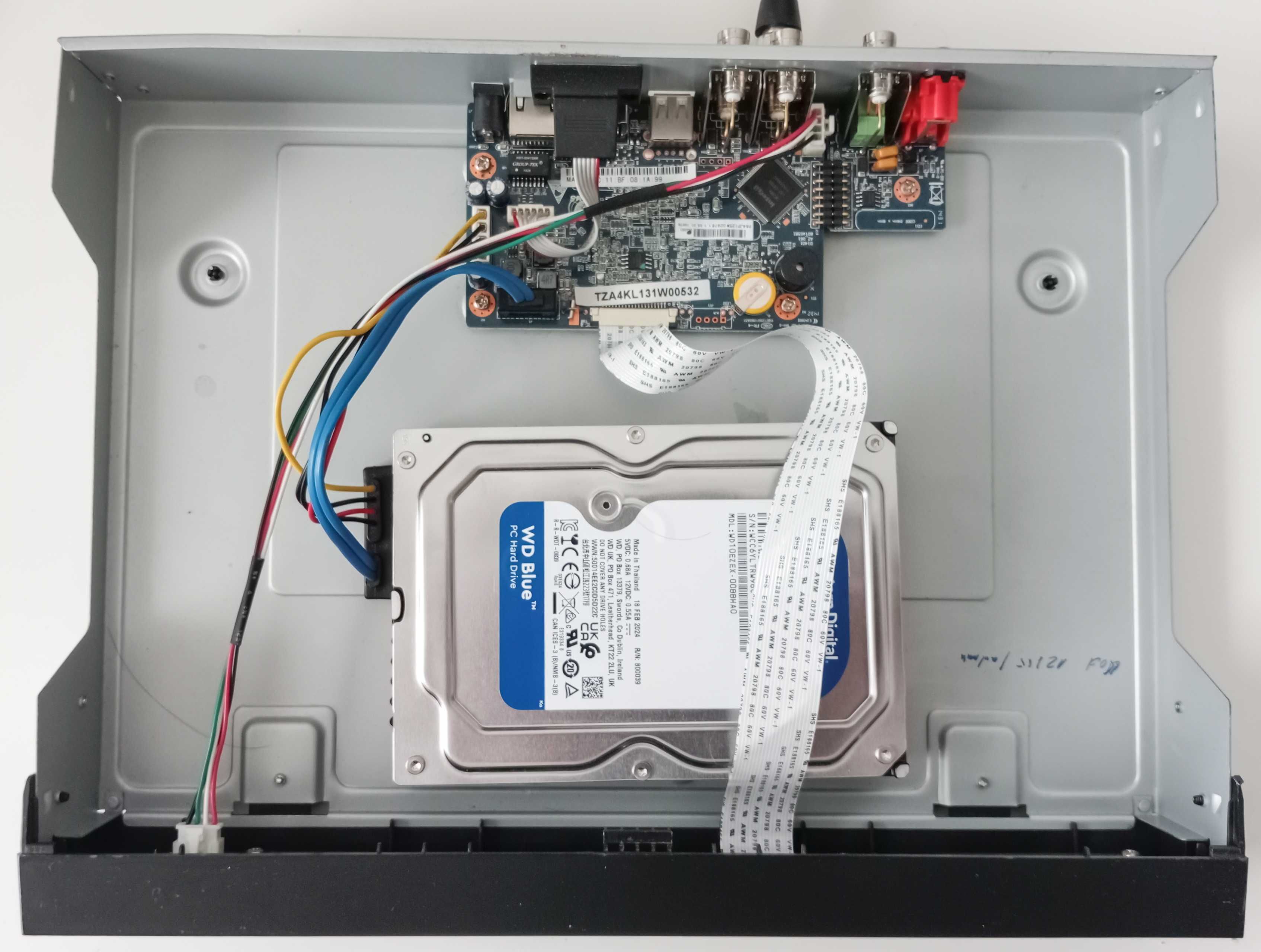 Rejestrator cyfrowy 4 kanałowy BCS z opcją hybrydy analog/IP