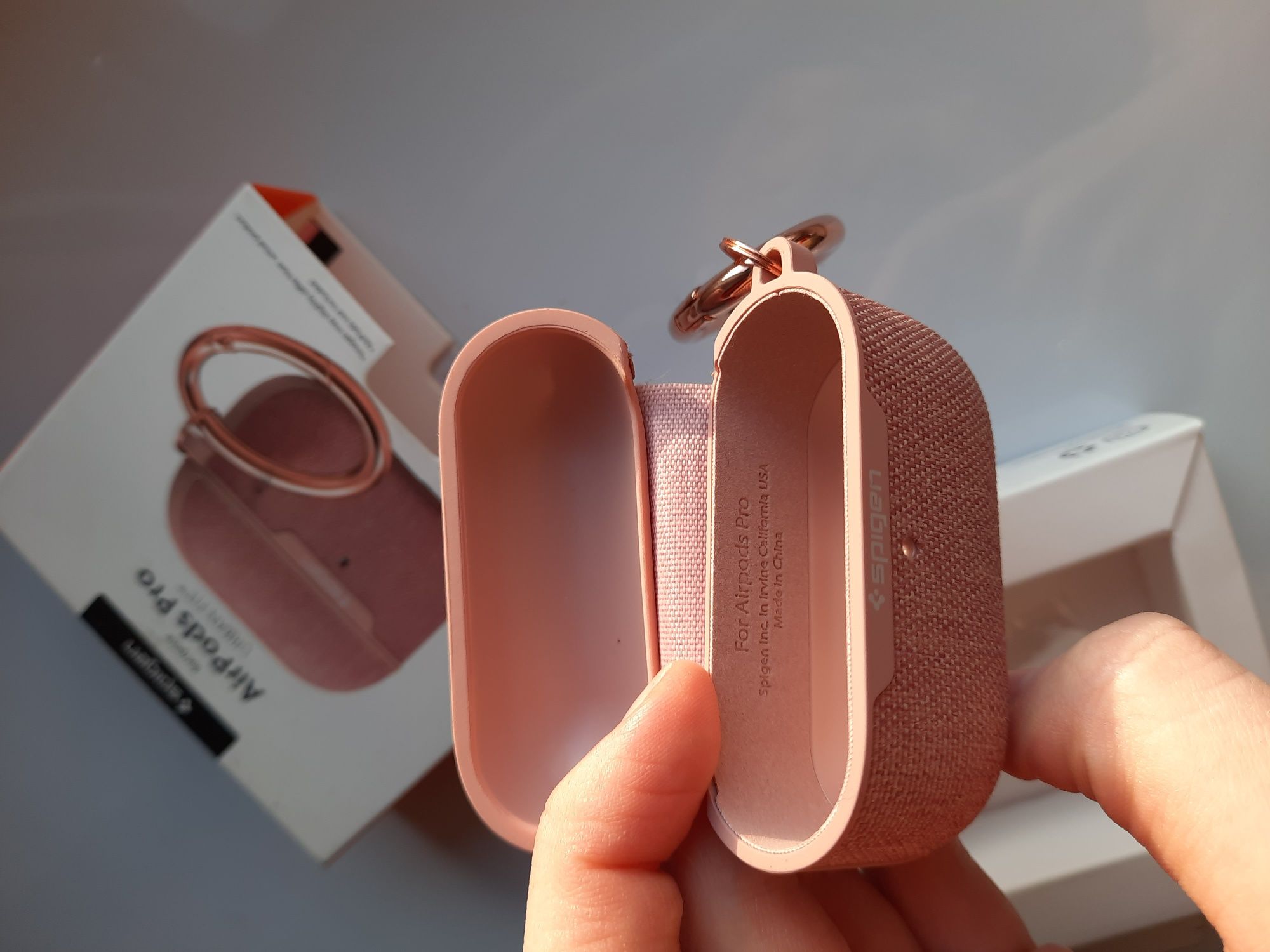 Etui case na Airpods pro Spigen Urban fit