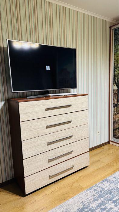 Дуже вмістимий міцний комод в чудовому стані