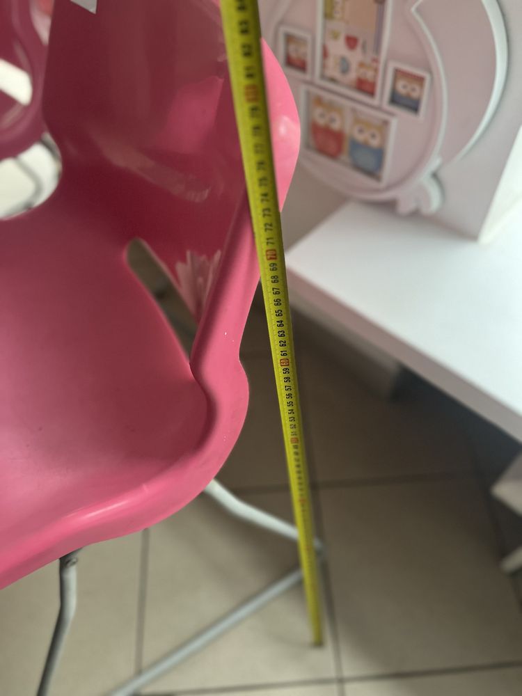 Dwa rózowych krzesła z IKEA