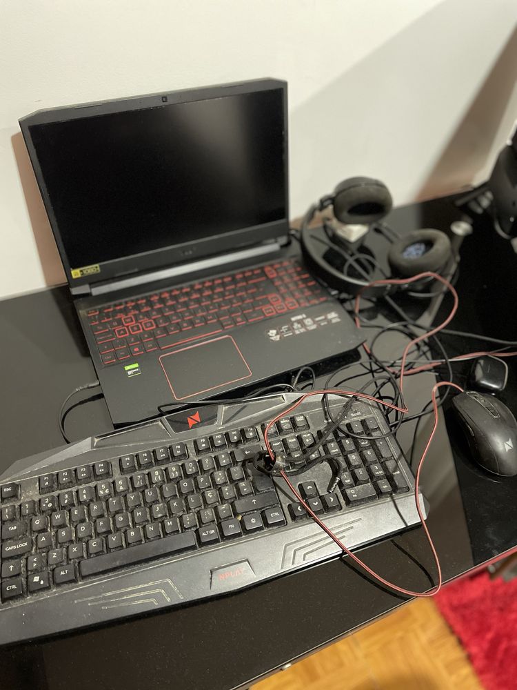 Portatil gamer acer nitro 5 com teclado e rato
