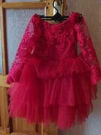 червона фатинове платтячко на 4-5 років