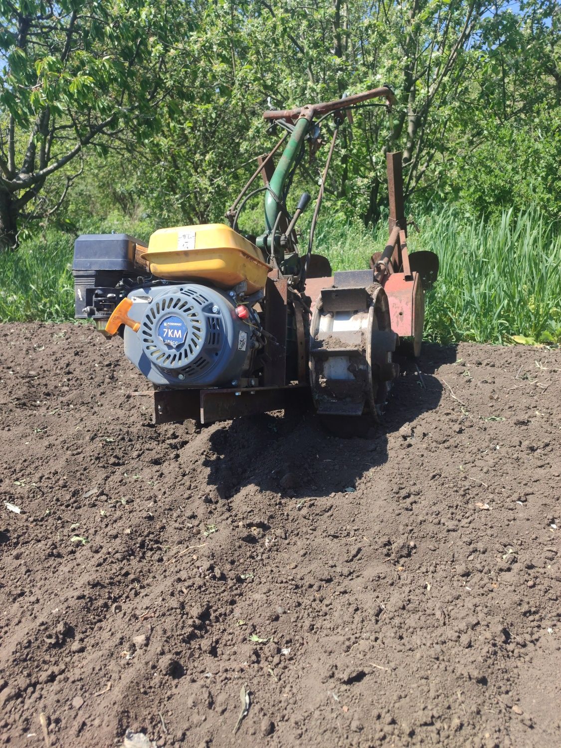 Продам мотоблок с фразой и плугом