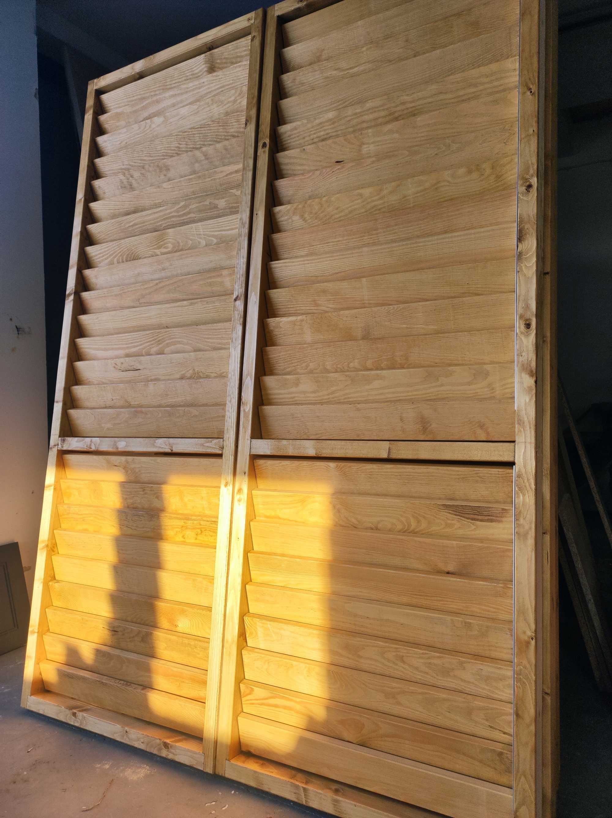 Żaluzje drewniane ruchome rolety tarasowe shuttersy