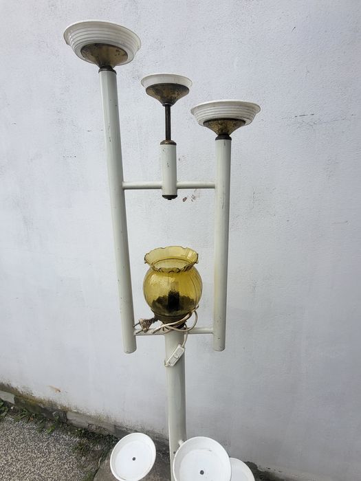 Kwietnik z lampą nocną