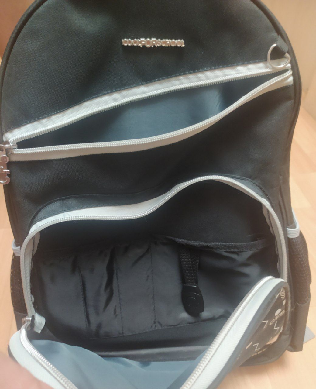 Школьный рюкзак черный