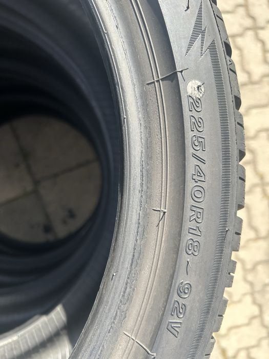 111 Opony Zimowe Bridgestone 225/40/18 Bardzo Ładne