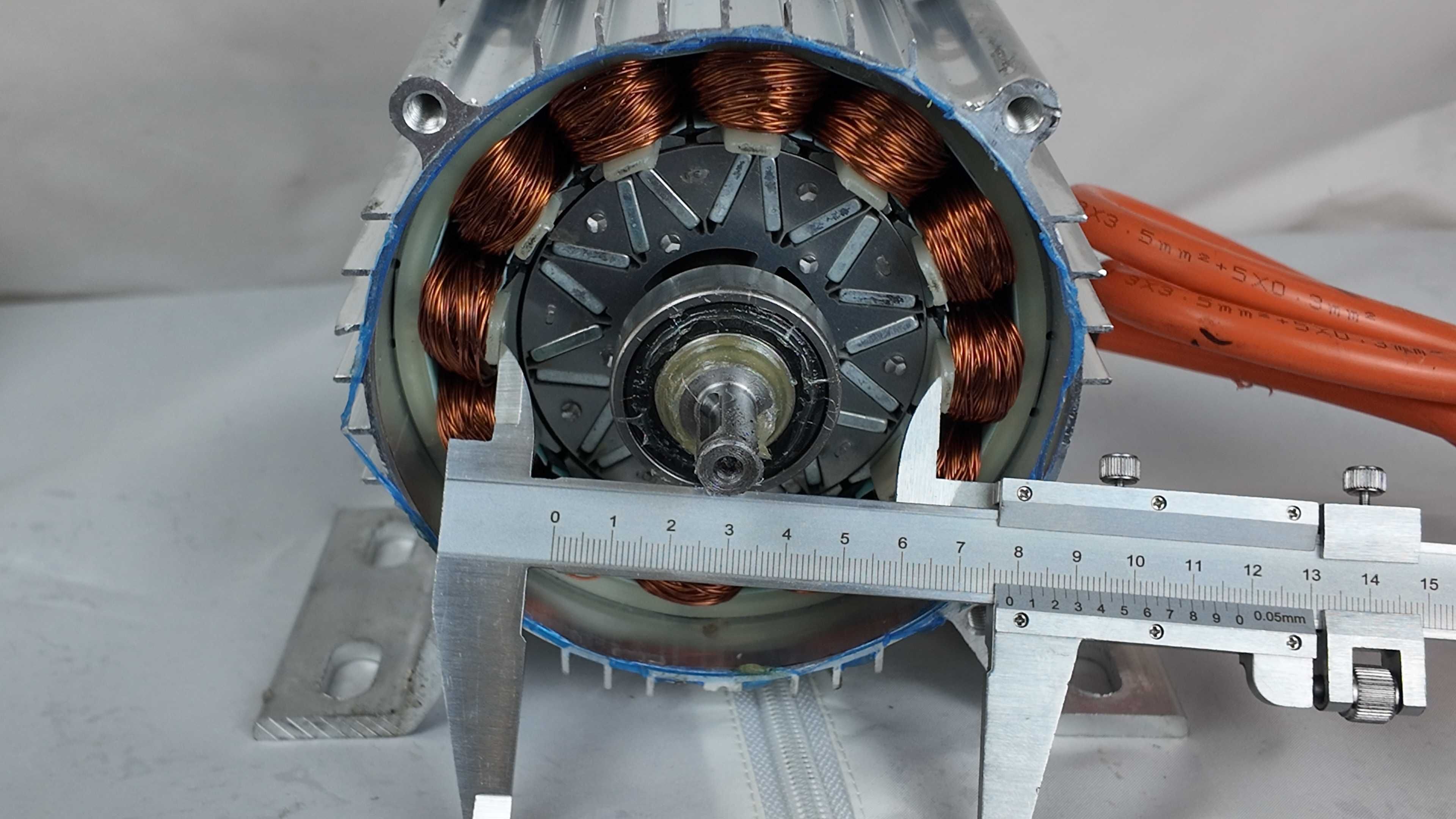 Безщітковий BLDC електродвигун 700W 48V 500 rpm планетарный редуктор
