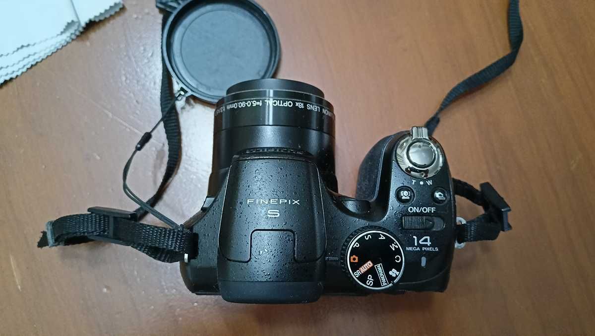 Fujifilm FinePix S8600 (16MP) - Bridge c/zoom de 36x