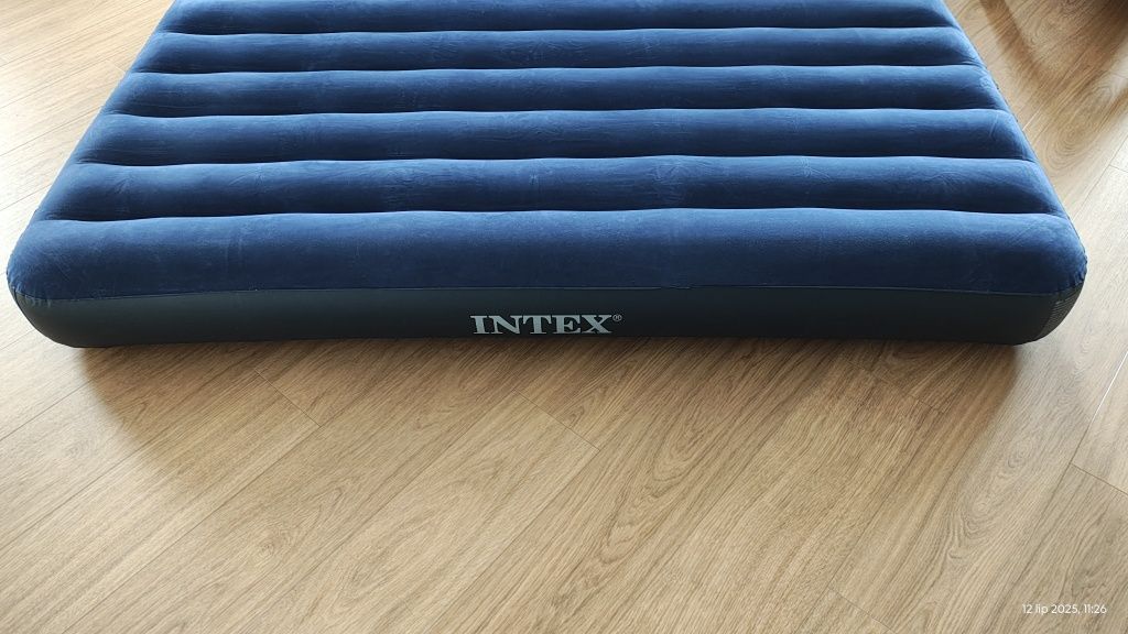 Materac welurowy 185x130x23 INTEX