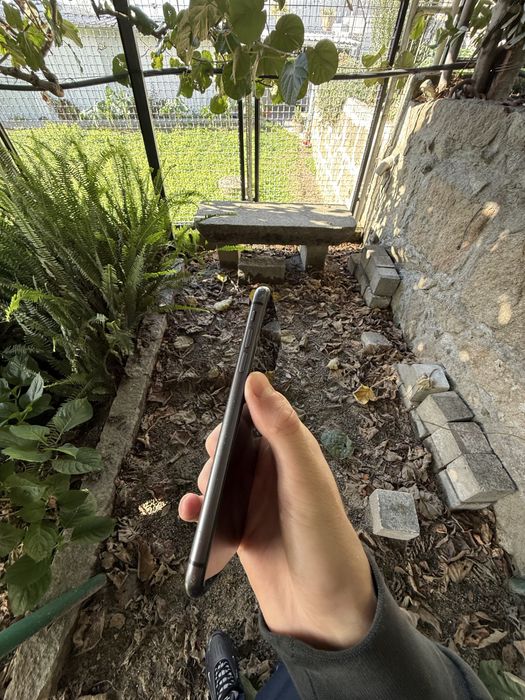 iPhone 11 Branco / iPhone 11 Preto