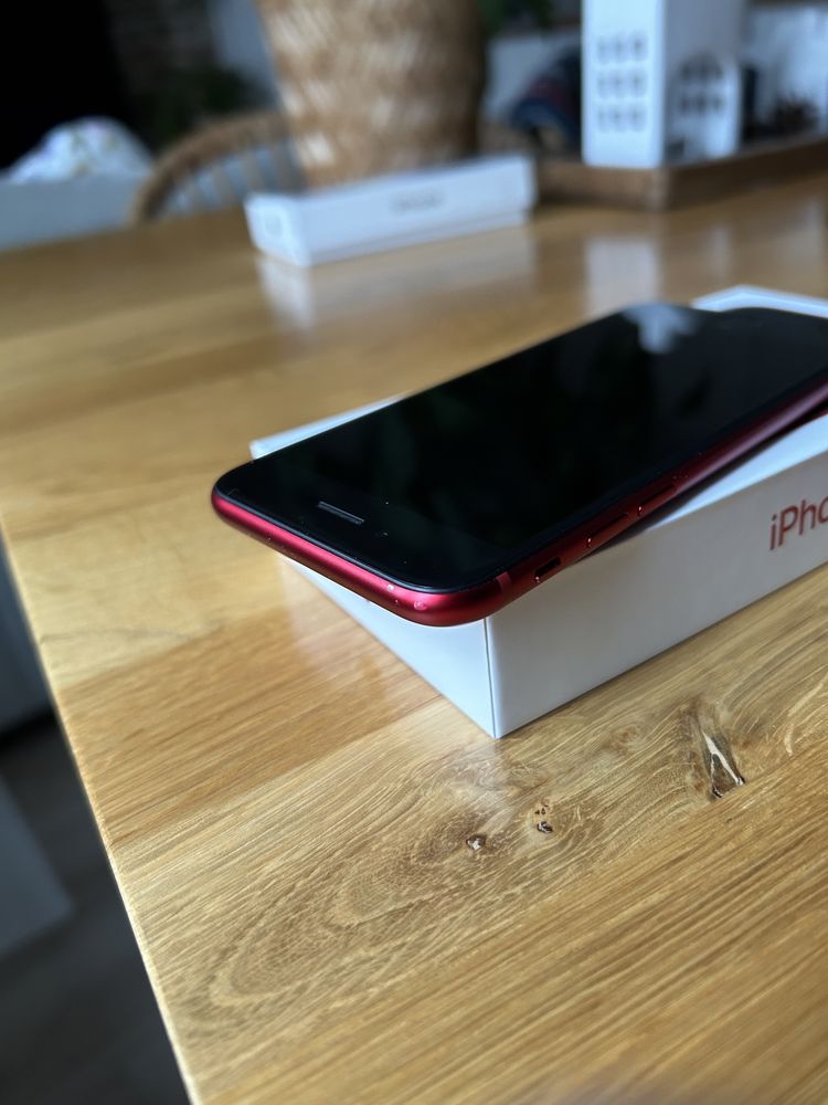 Iphone SE 2 2020 Red z case spigen 64 GB