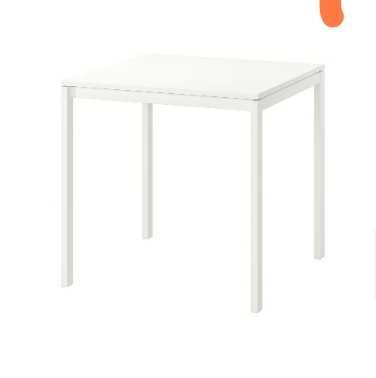 Mesa quadrada com cadeiras