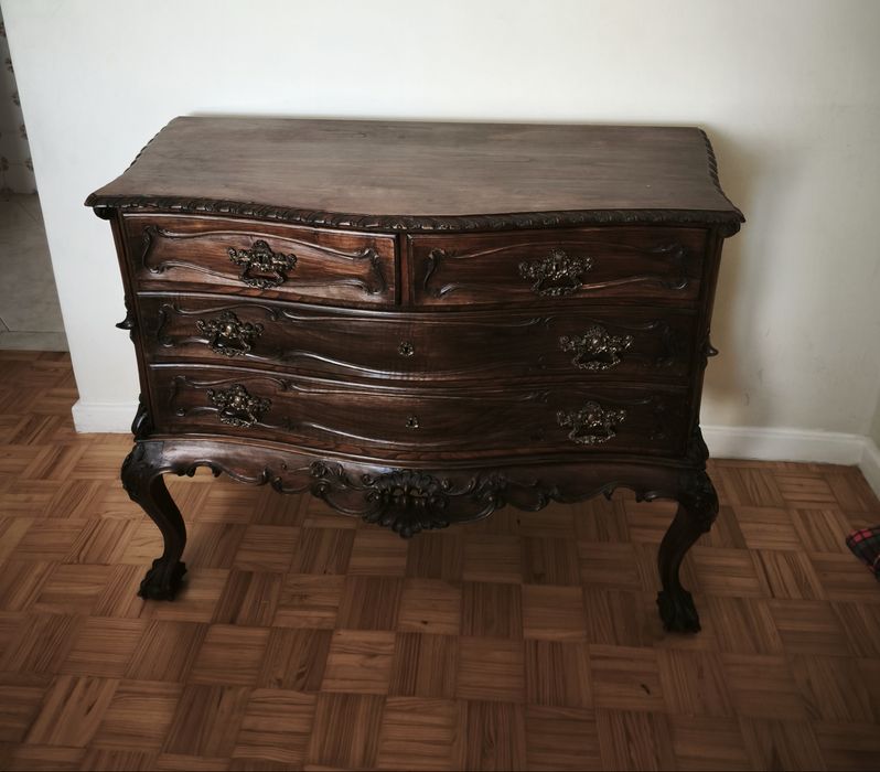 Cama, Roupeiro e comoda