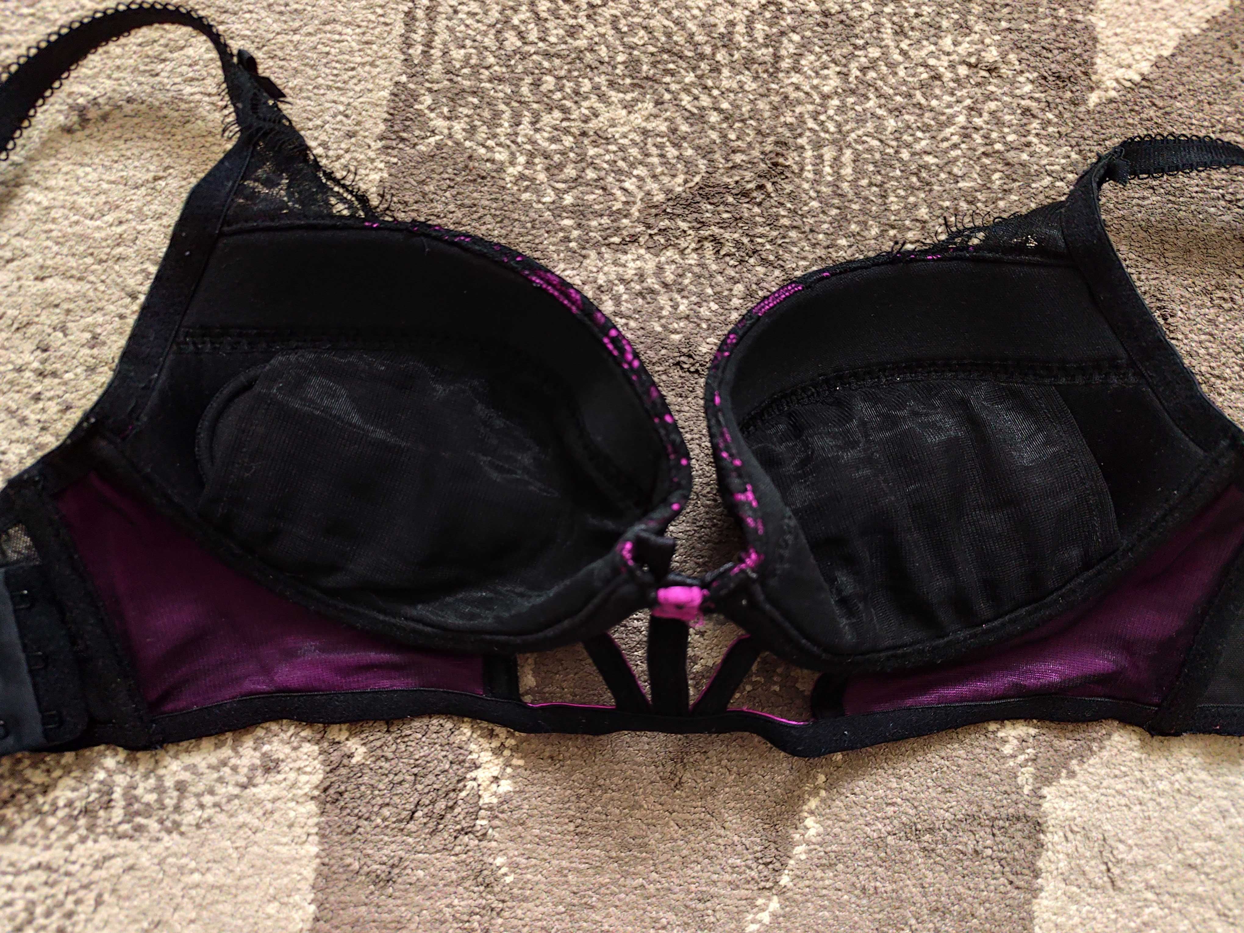 Różowy biustonosz z koronką 70D Ann summers
