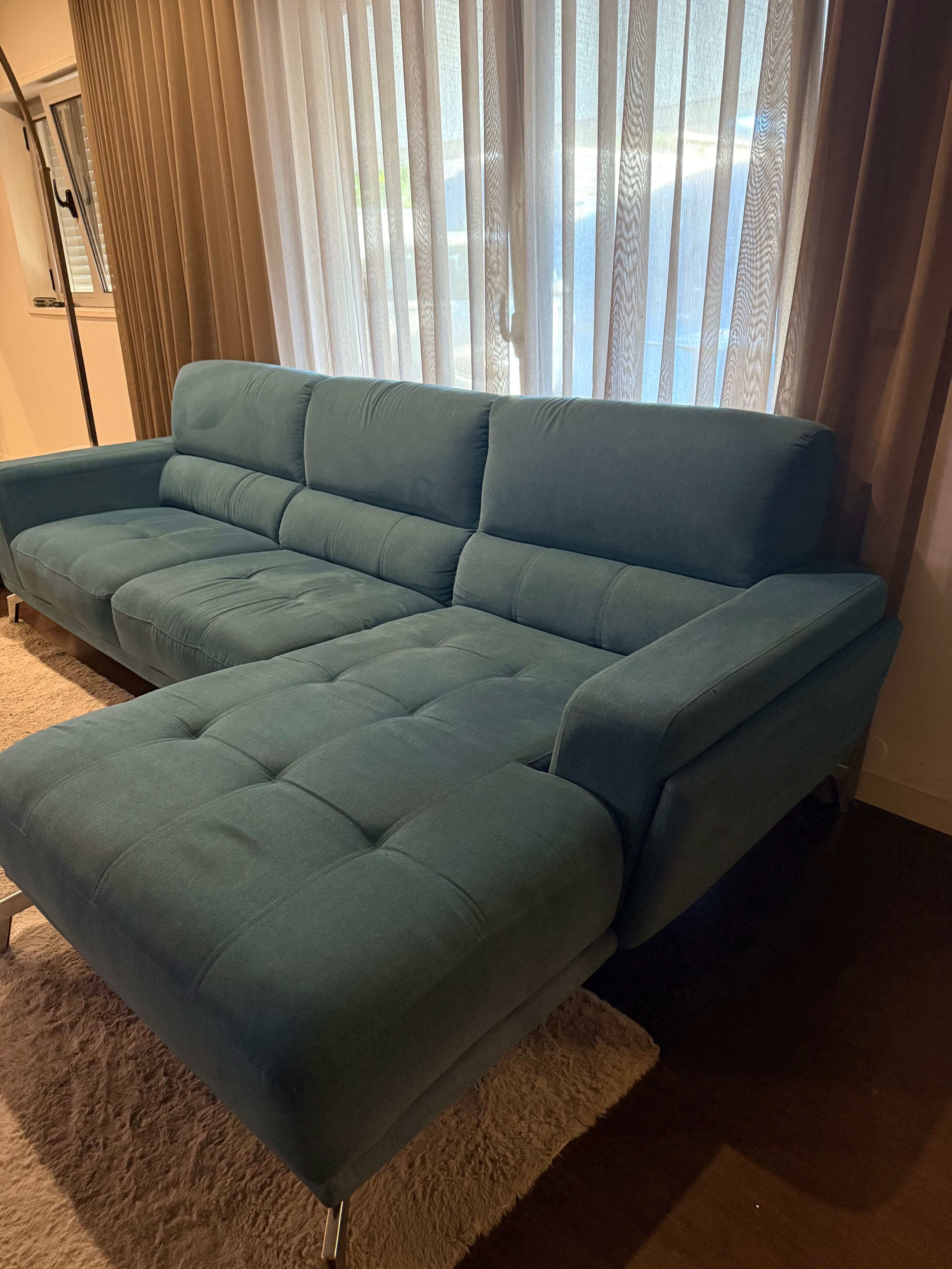 Sofá com chaise long