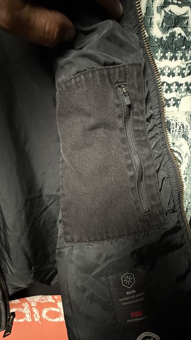 100% ОРИГІНАЛ! Жилет Levis розміри M L XL пух!