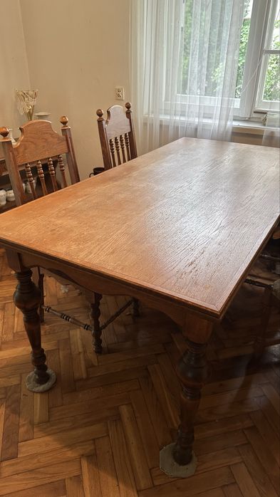 antyczny Stół drewniany z kompletem krzeseł – styl klasyczny/retro
