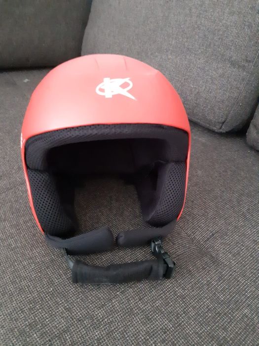 Kask narciarski z gwiazdkami