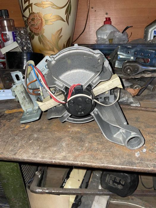 Б/у мотор от стиралки Bosch Classixx 6