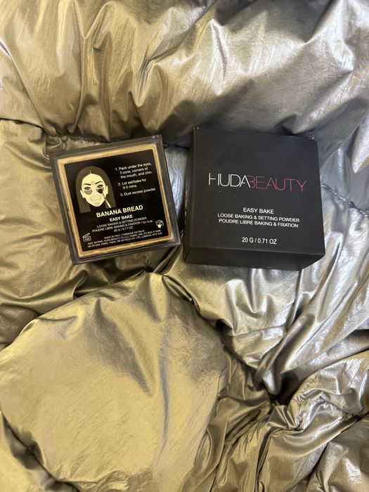 Puder HUDABEAUTY easy bake banana  BREAD